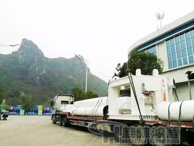 桂林鴻程磨粉機廠發(fā)貨現場