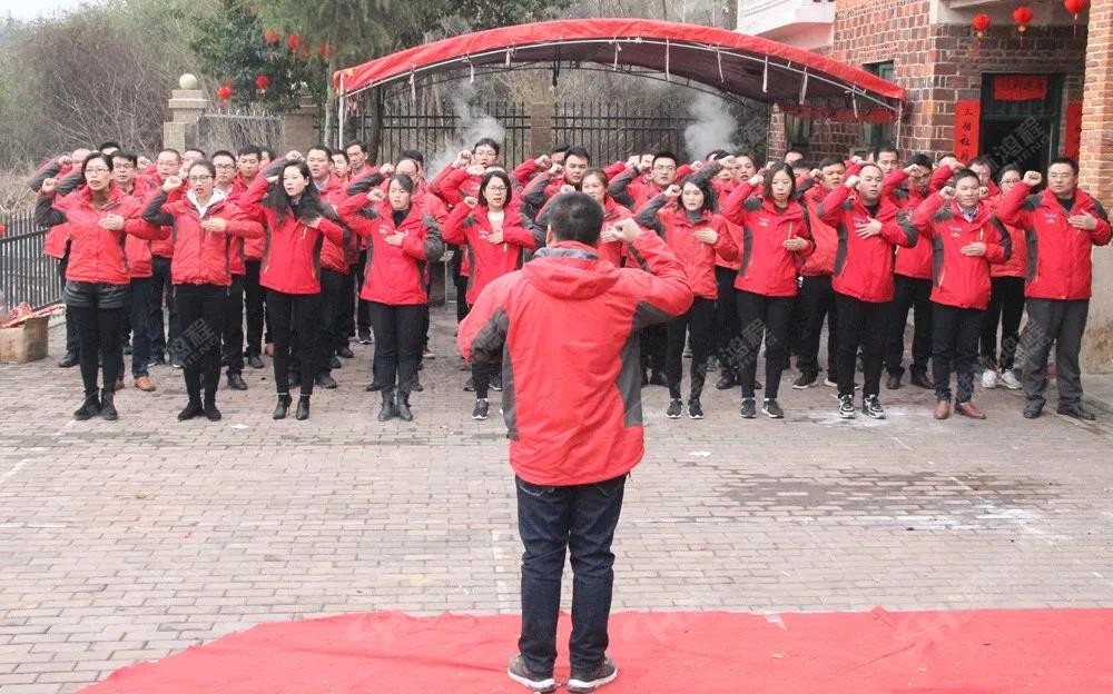 祝賀磨粉機廠家桂林鴻程第四屆戶外拓展圓滿結束 祝賀磨粉機廠家桂林鴻程第四屆戶外拓展圓滿結束