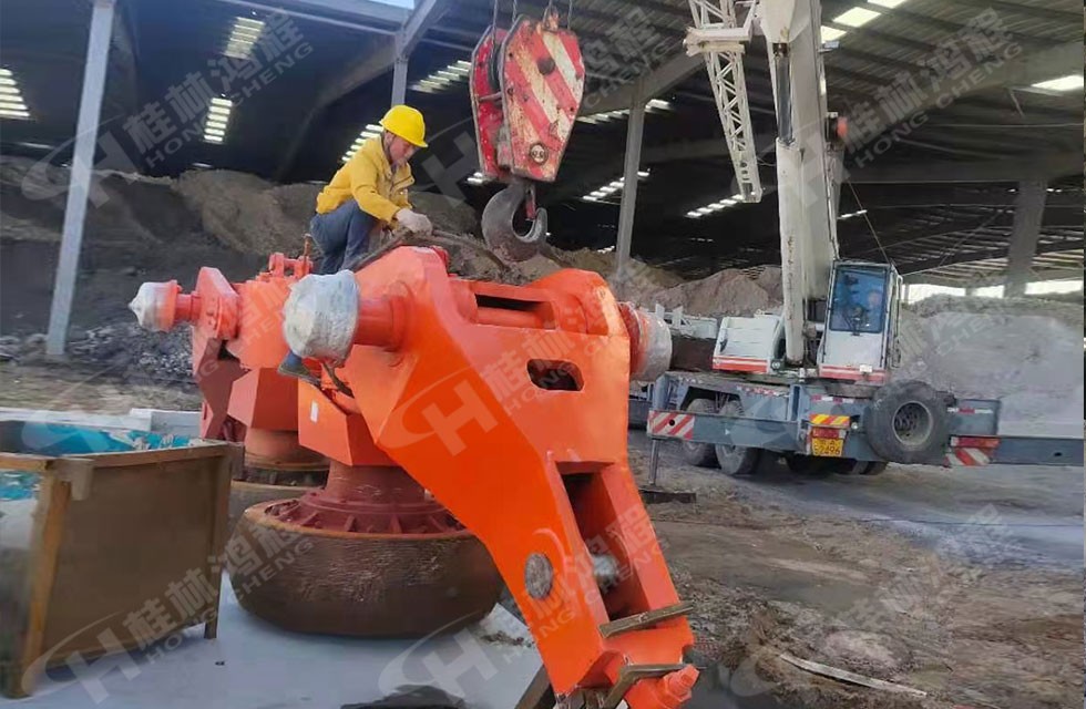 高嶺土立磨第5臺抵達客戶現場 高嶺土立磨第5臺抵達客戶現場